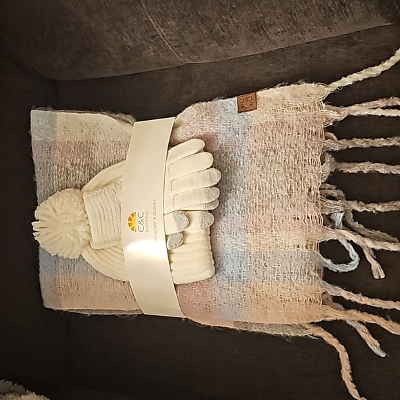 C&C California Accessories - C&C California Hat, Scarf, & Gloves Set